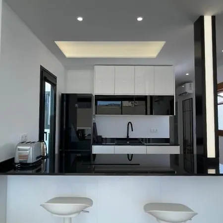 C-10 Vegueta - Private Rooftop Pool Apartman *