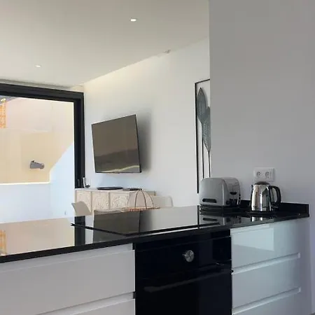 Apartment C-10 Vegueta - Private Rooftop Pool *